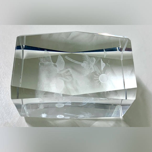 Solid Lead Crystal Laser Etched 3D Holographic Tropical Beach Scene Paperweight - Picture 15 of 16